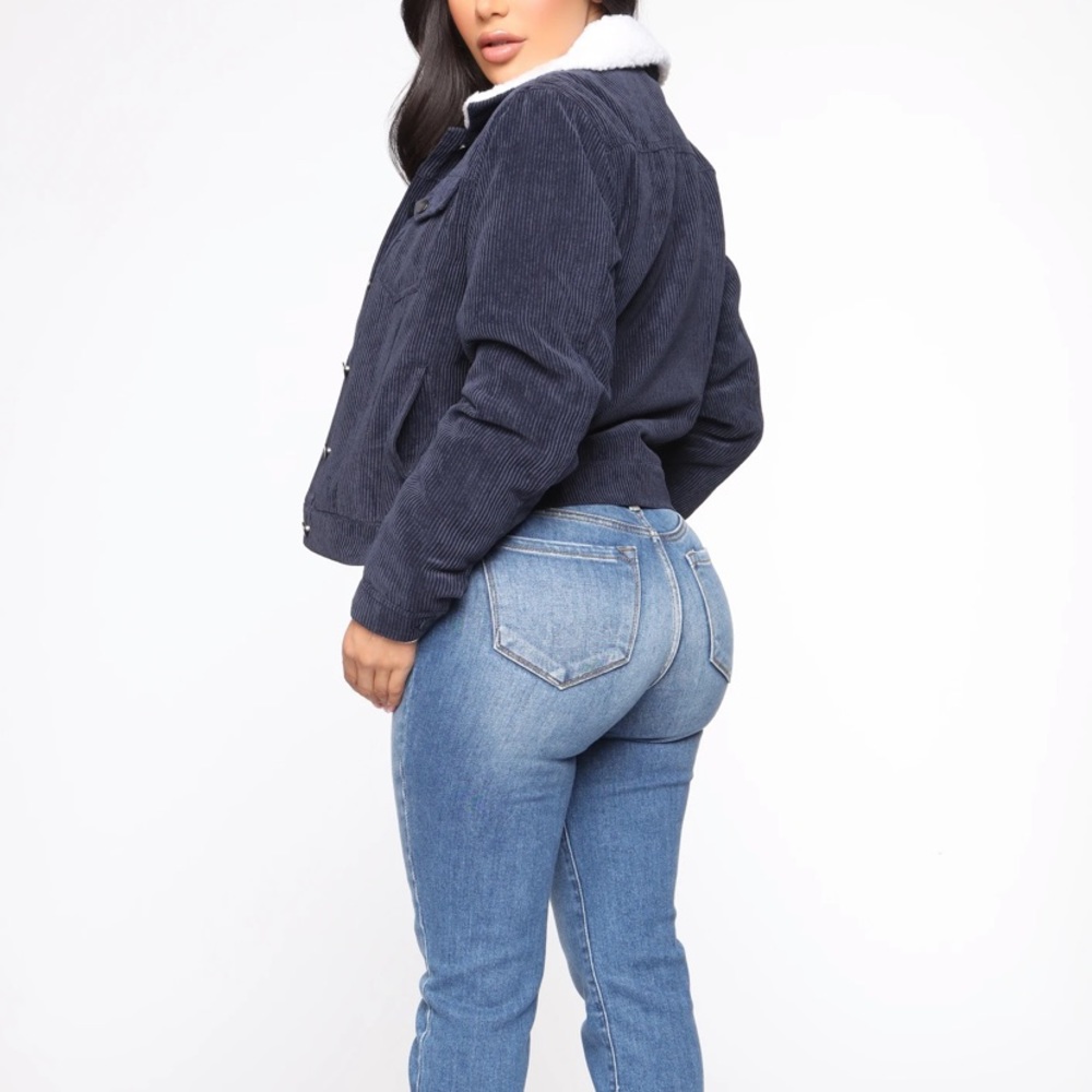 Navy blue jacket with Sherpa lining 🤍💙